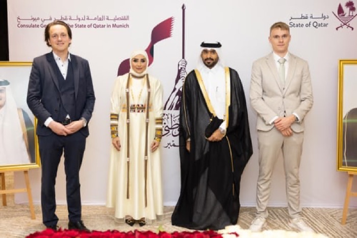 Adrian Dinkl beim Konsulat des Staates Katar in München